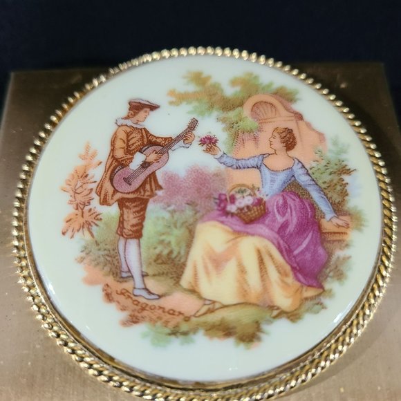 Large vintage rococo style brass pill box - Picture 2 of 8